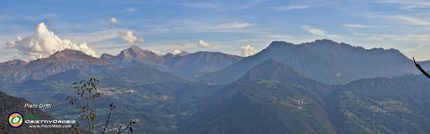 27 Vista panoramica verso (da sx in alto) Menna-Arera-Grem-Alben.jpg